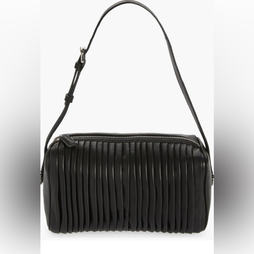Topshop
Plissé Leather
Shoulder Bag